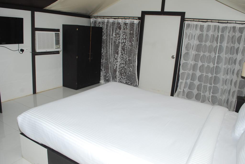 Whispering Woods Resort Lonavla Zimmer foto